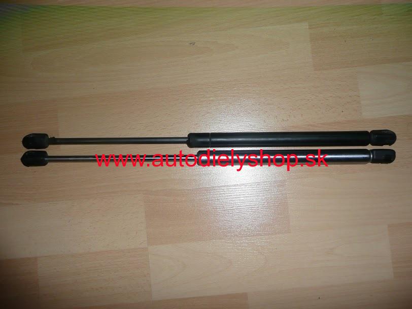 Audi A3 96-00 vzpery prednej kapoty Sada Ľ+P