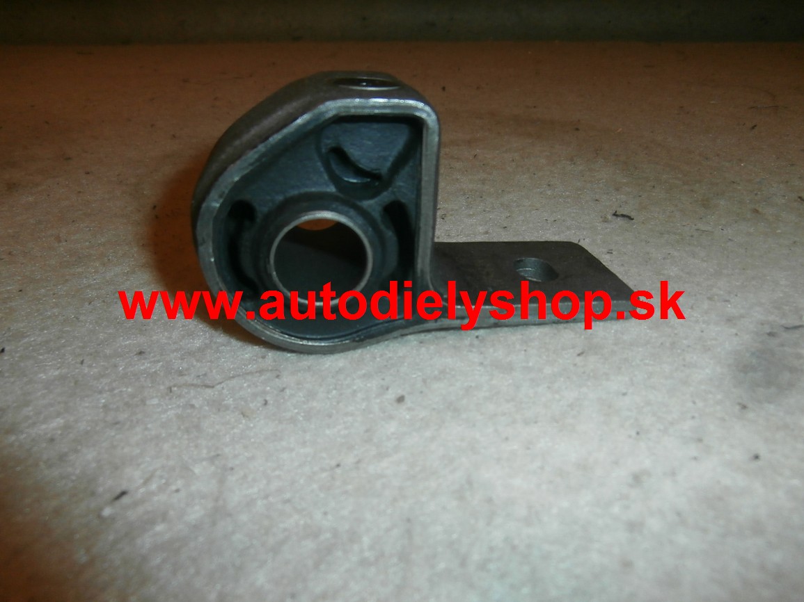 Peugeot 306 3/93-4/97 silenblok predného ramena zadný ľavý