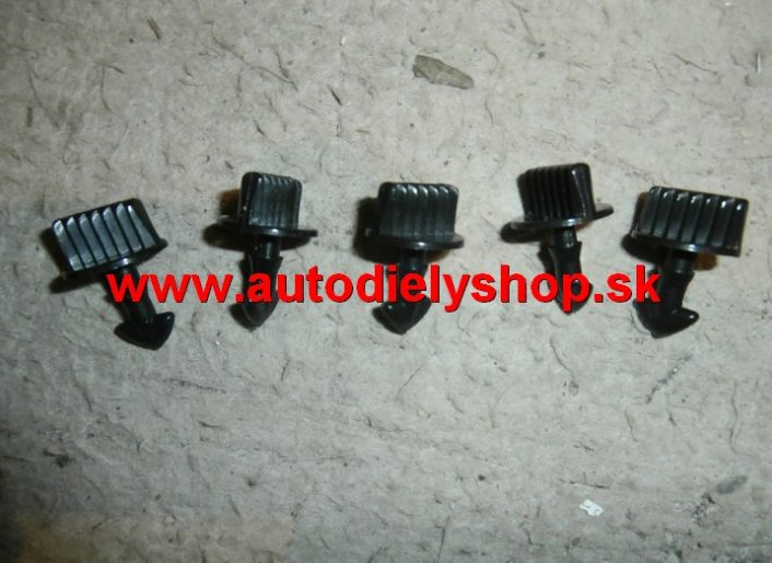 Peugeot 306 97-01 príchytky krytou pod motor 5 ks