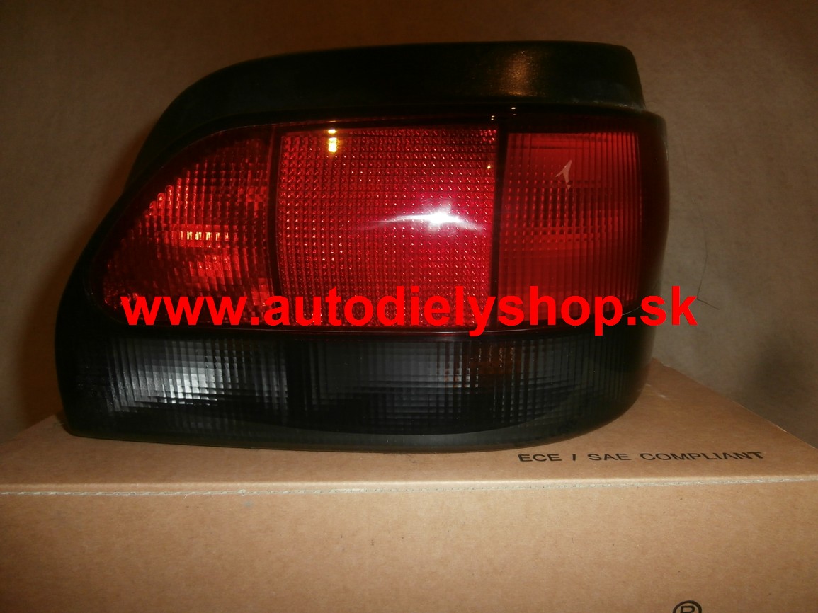 Renault CLIO 5/96-8/98 zadné svetlo Pravé