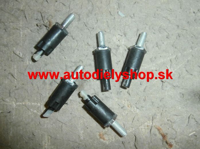 Peugeot 607 3/00- príchytky uchytenia vrchného krytu motora 5 ks