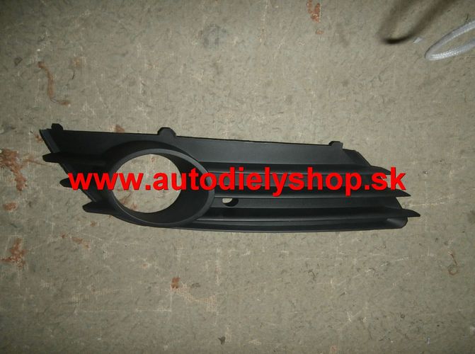 Ford Focus C-MAX 10/03- kryt v nárazníku Pravý