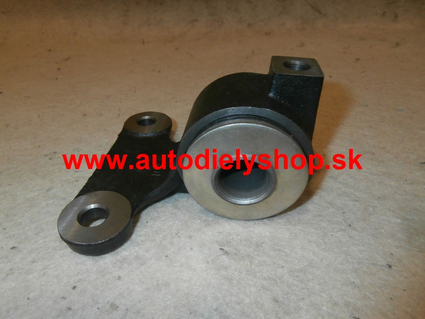 Peugeot 807 6/02- silenblok predného ramena zadný ľavý