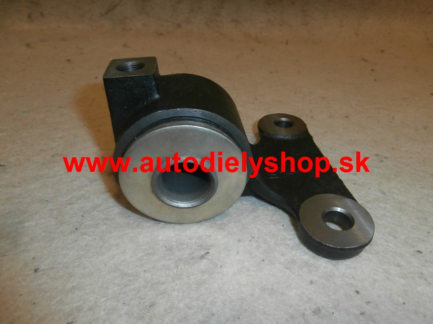 Peugeot 807 6/02- silenblok predného ramena zadný Pravý