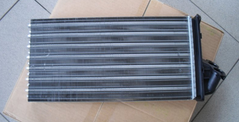 Mercedes Vito 96-03 radiator kúrenia / pre všetky typy /