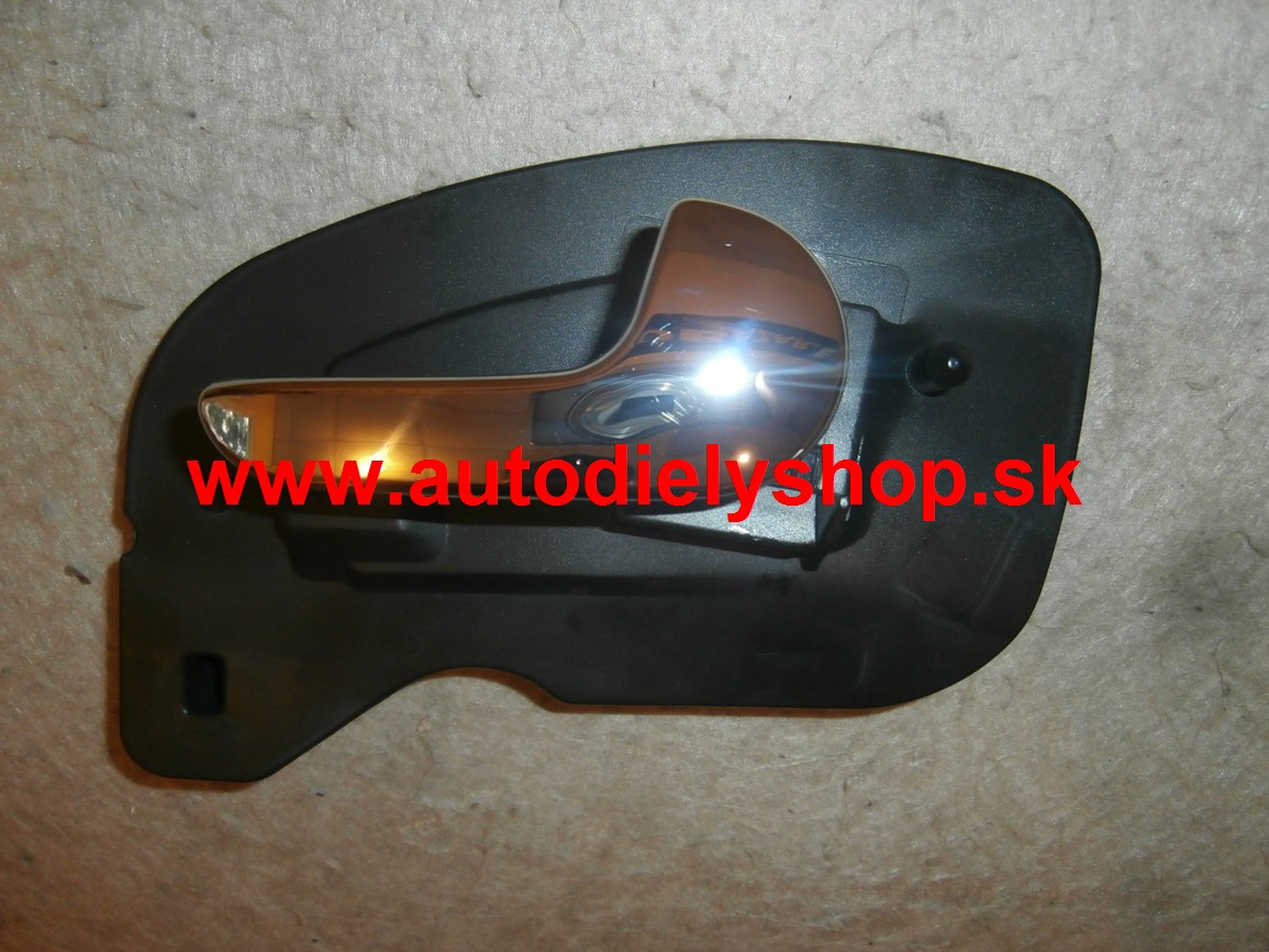 Opel Corsa C 00-06 vnútorná kľučka Pravá predná,chrómová