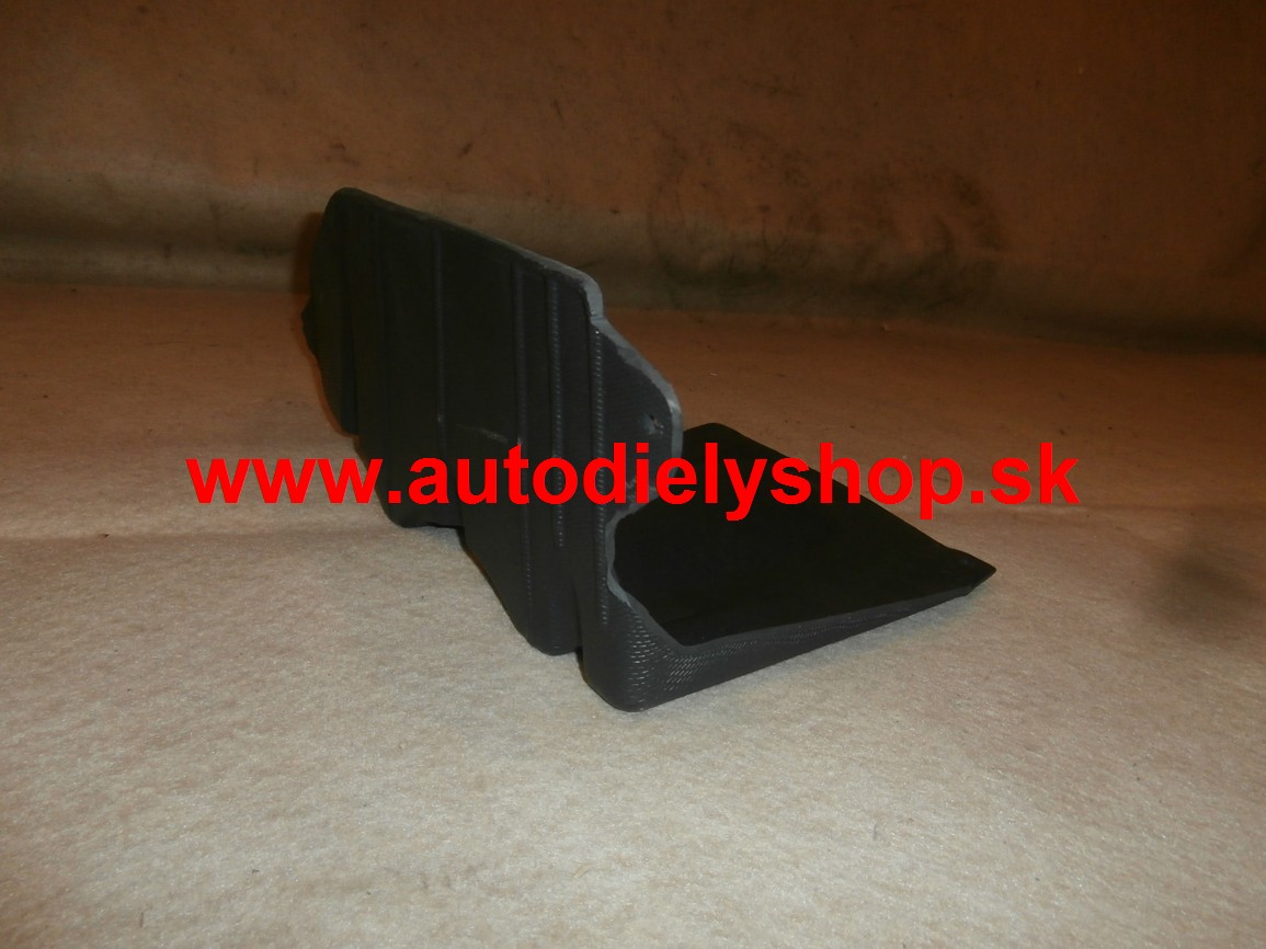 Opel CORSA D 06- kryt alternátora
