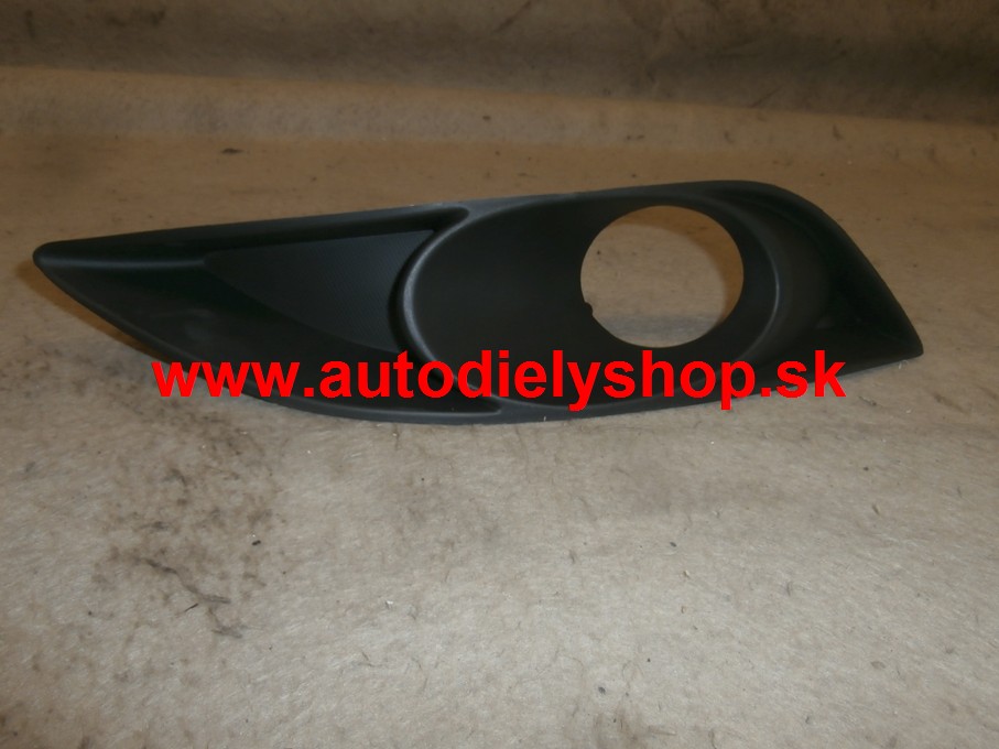 Toyota AURIS 10/2006-2010 mriežka nárazníku Pravá / s otvorom hmlovky