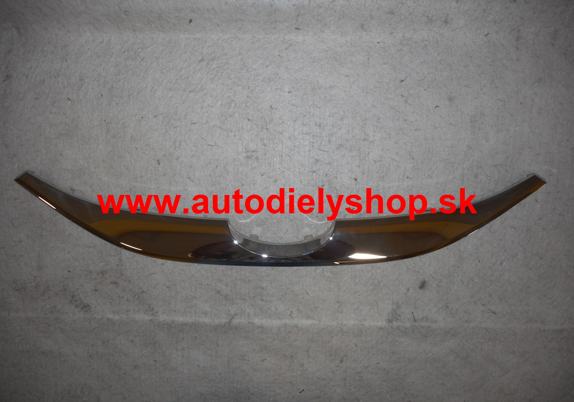 Hyundai ix35 4/2010- lišta masky / chromova