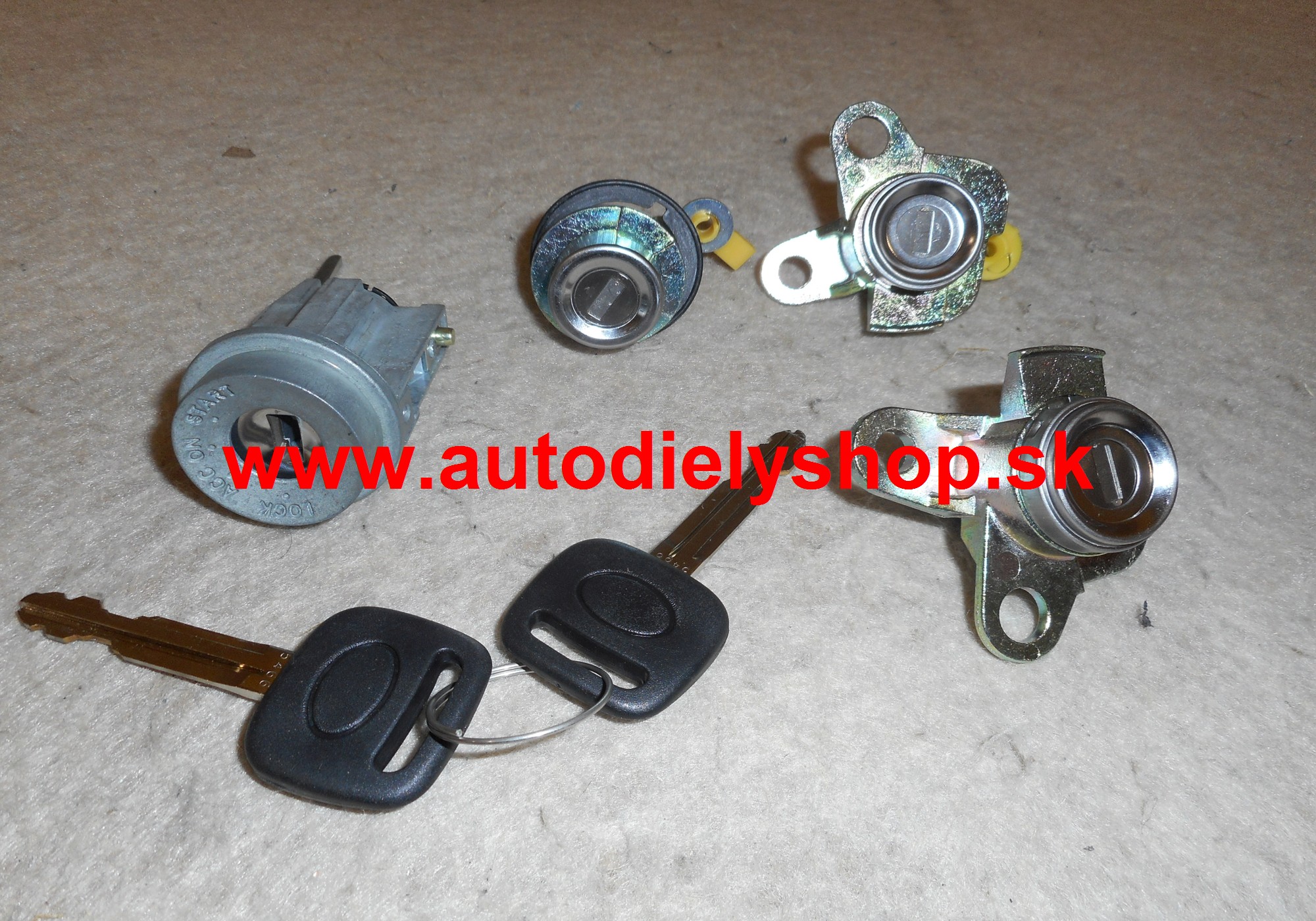 Toyota COROLLA 2/00-3/02 2x zámok dverí + 2 x klúč +spínačka,SDN