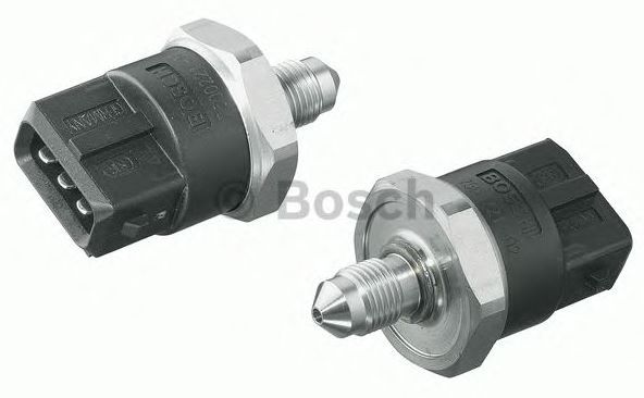 VW TOURAN 1/03-12/06 senzor tlaku paliva /BOSCH/