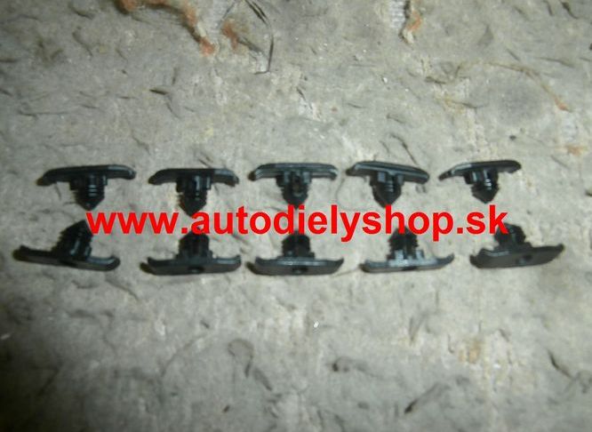 VW PASSAT "B4" 10/93-9/96 príchytky čalúnenia kapoty 10 ks