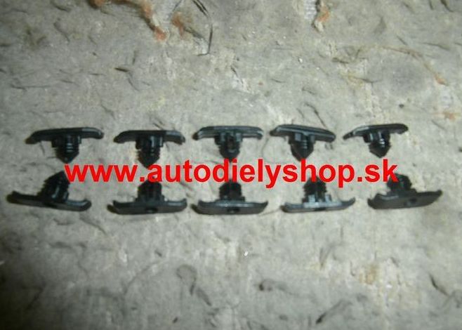 VW POLO 10/94-9/99 príchytky čalúnenia kapoty 10 ks