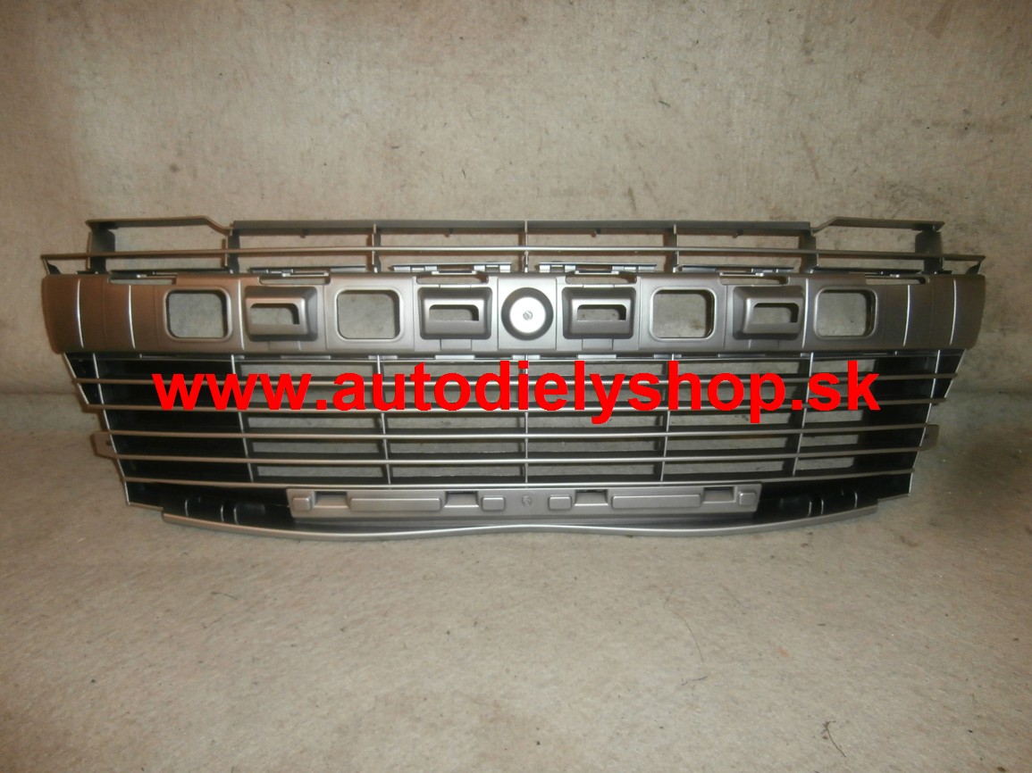 Peugeot 206+ 2/2009- Stredná mriežka predného nárazníka, sivá