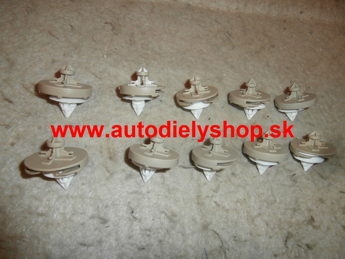 VW PASSAT "B5.5" 11/00-3/05 príchytky čalúnenie dverí 10 ks