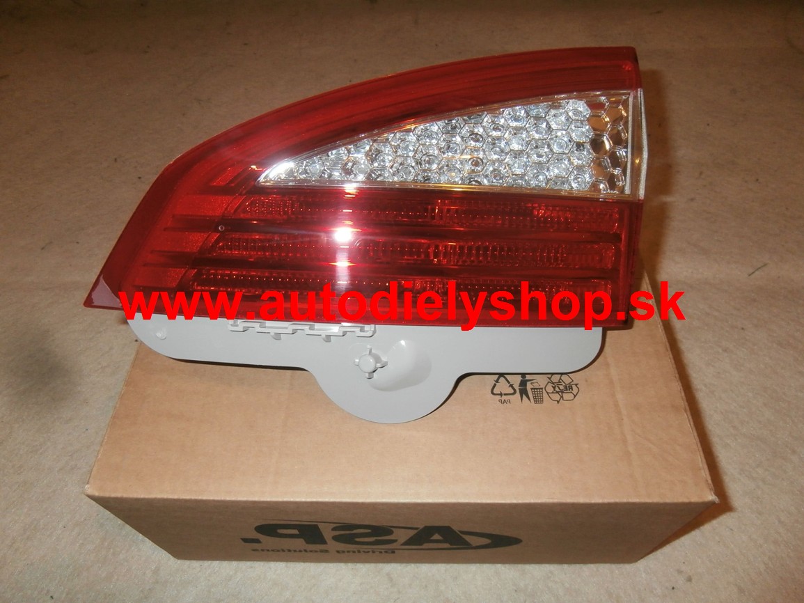  Ford MONDEO 8/2007 zadné svetlo vnútorne pravé, Kombi