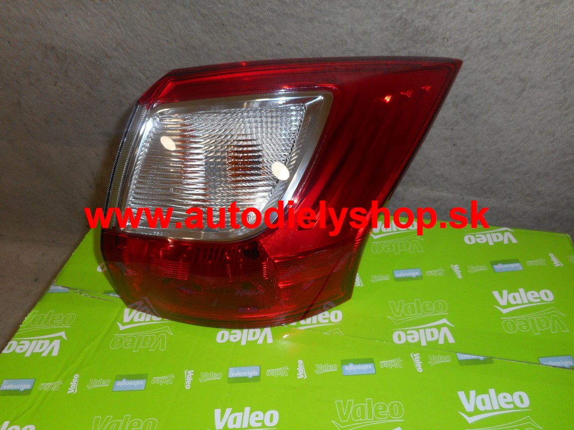 Ford C-MAX II 12/10- Zadné svetlo vonkajšie pravé / pre 7 miestnu verziu /