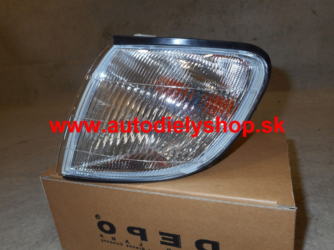 Hyundai H1 01/1998- predná smerovka ľavá, biela, ryhovaná