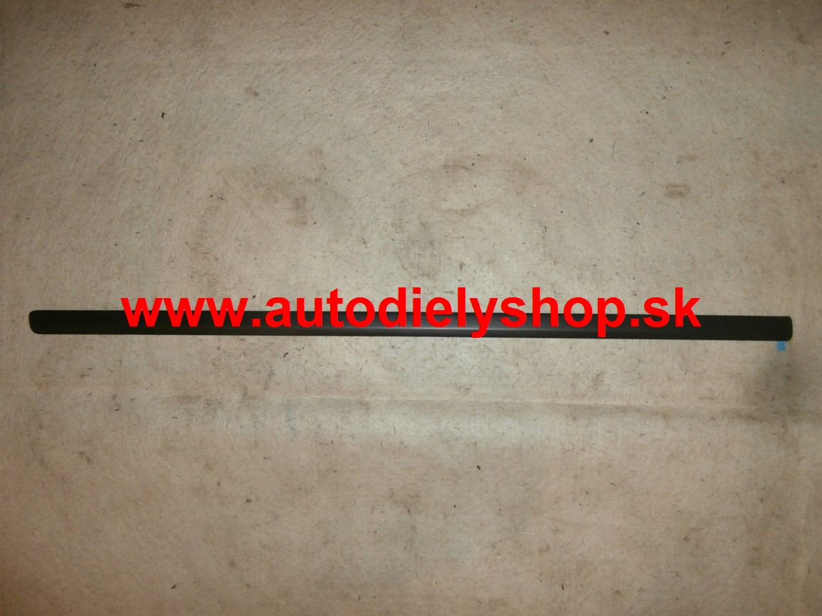 Škoda Octavia 9/00 -2012  Bočná lišta dverí ľavá predná dlžka 102cm výška 3,3cm