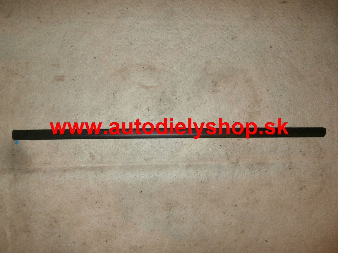 Škoda Octavia 9/00 -2012  Bočná lišta dverí pravá predná dlžka 102cm výška 3,3cm