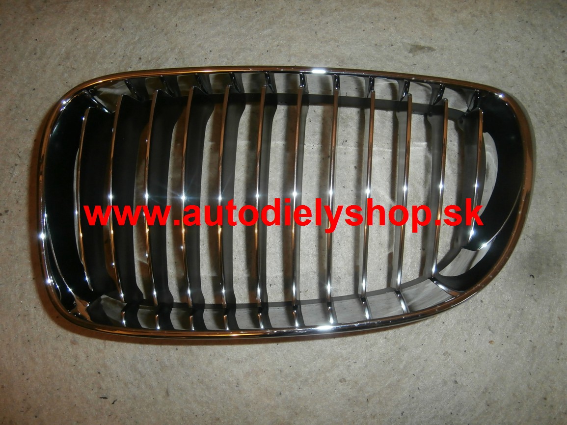 BMW 1 E87 4/2007- Predná maska ľavá,chromový rámik + stred