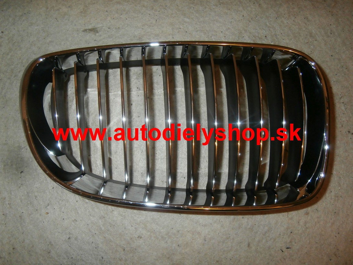  BMW 1 E87 4/2007- Predná maska Pravá chromový rámik + stred