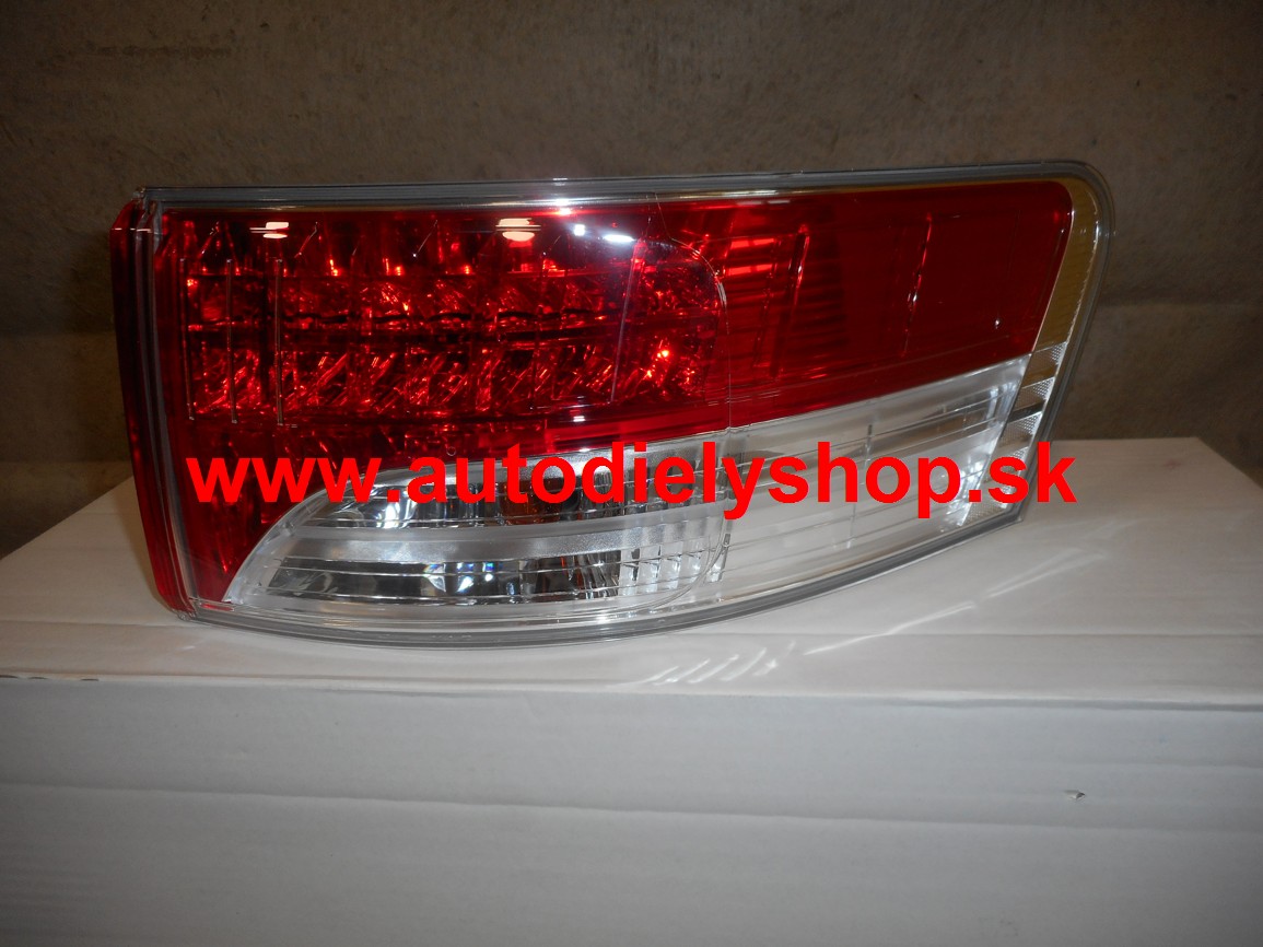 Toyota AVENSIS 02/09- zadné svetlo vonkajšie LED pravé /KOMBI/ /VALEO/
