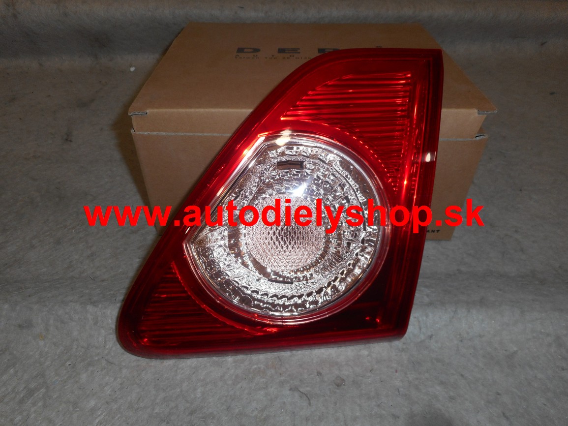 Toyota COROLLA 03/07- zadné svetlo vnútorné s cúvacím svetlom ľavé /PRE SEDAN/