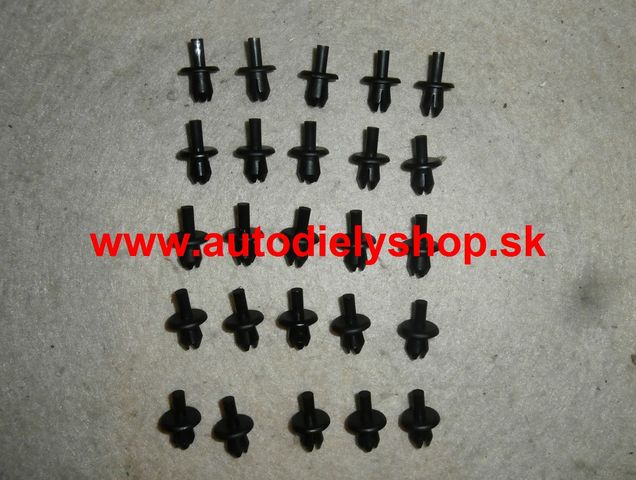 Opel SIGNUM 9/05-08/08 príchytky podblatníkov 25 ks