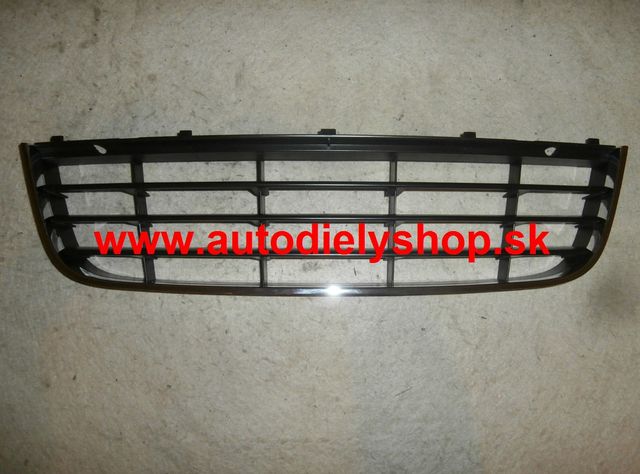 VW GOLF V KOMBI 09/05-09/10 kryt v narazníku s chromovou lištou,stred