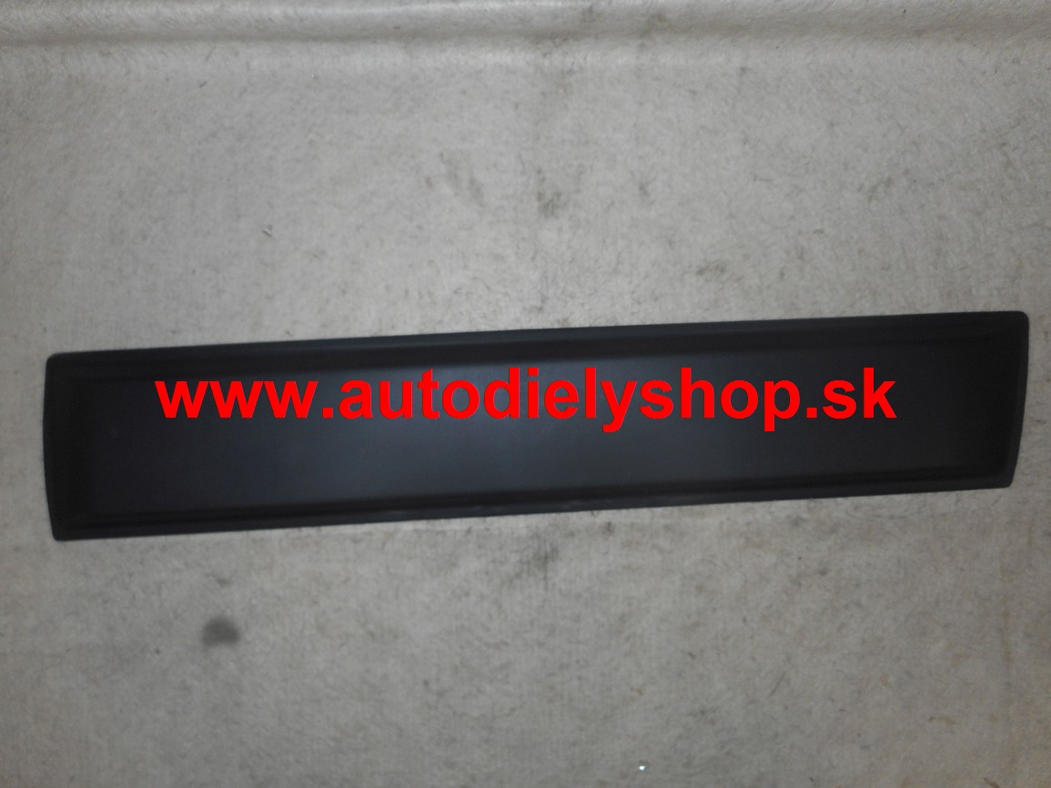 Dacia DUSTER 2010- lišta predných dverí pravá 