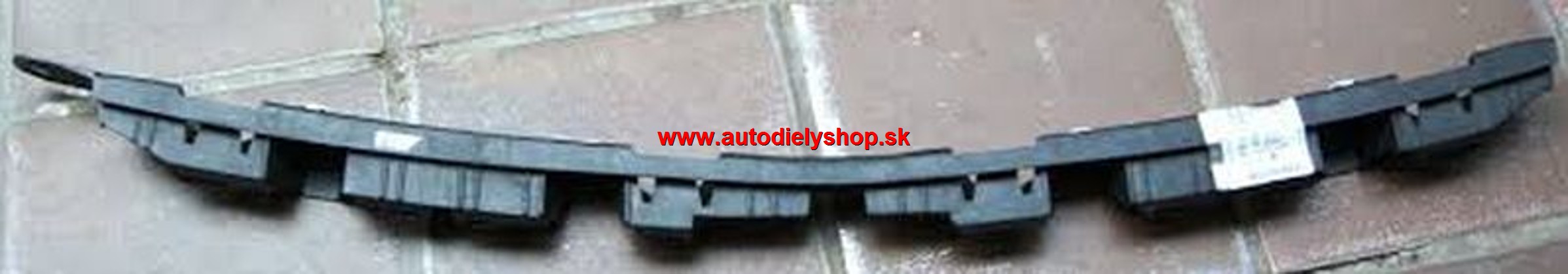 Opel ASTRA J 12/09- stredný držiak zadného nárazníka /PRE KOMBI/ ORIGINÁL