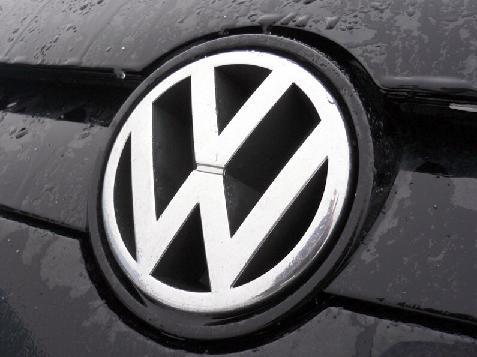 VW GOLF V Plus 01/05- predný znak / 150mm