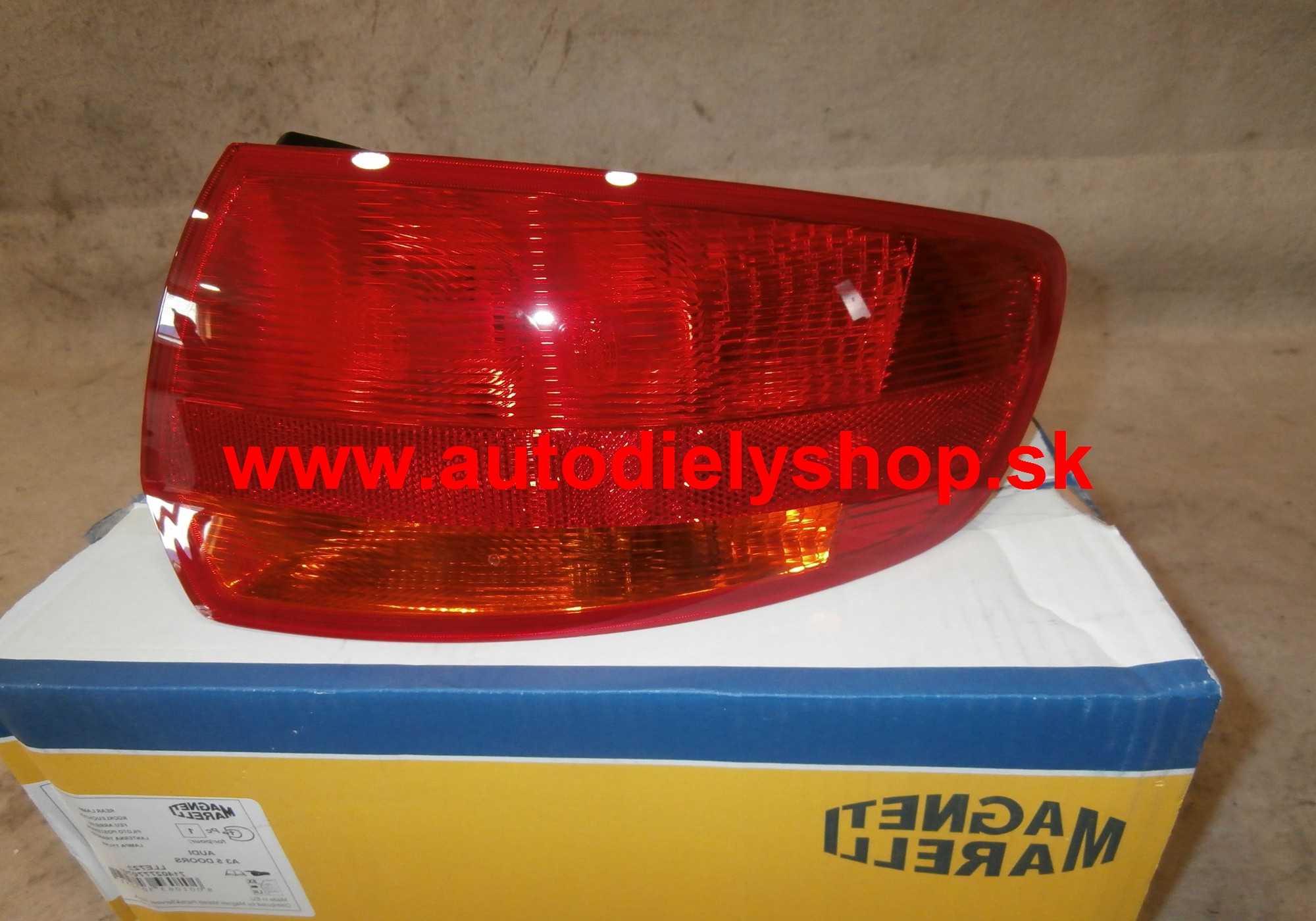 Audi A3 6/03- zadné svetlo pravé 5dv blatníkové kompletné