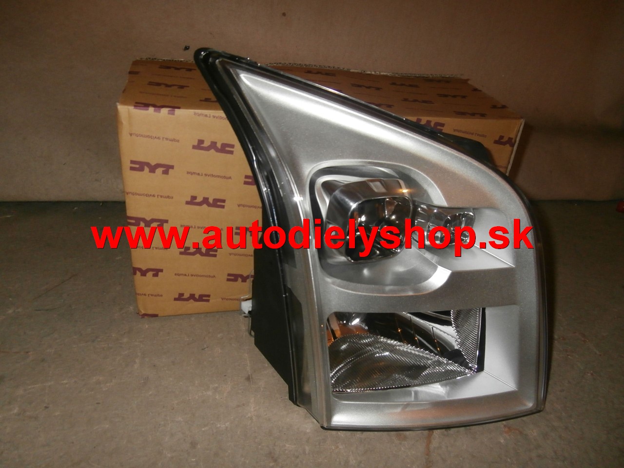 Ford TRANSIT 4/2006 svetlo H4 pravé