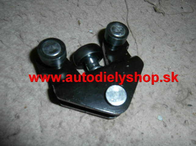  Opel VIVARO 8/2006- kolieska posuvných dverí / dolné kladky