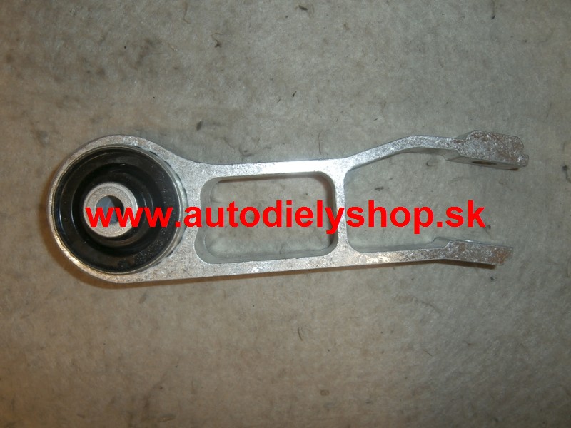 Alfa 147 01/01-03/2010  uloženie motora 1,6 16V/88Kw