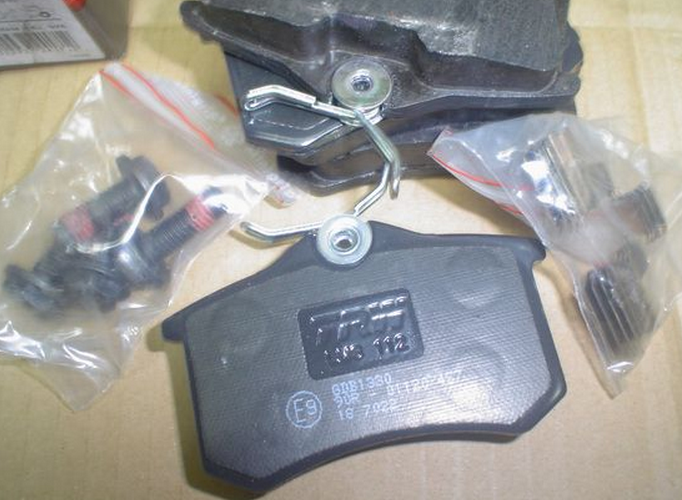 Renault SCENIC II 5/03- zadné platničky Sada / TRW /