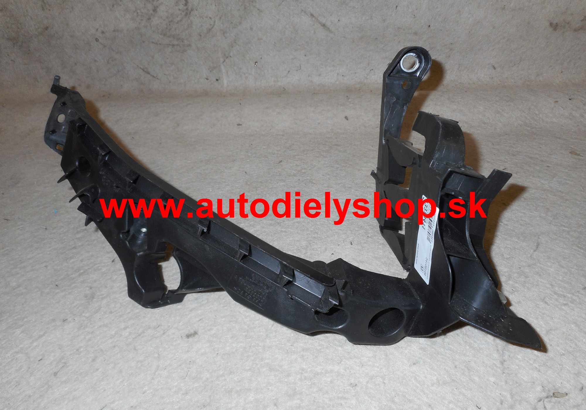 Audi A4 11/2007-10/2011 Uchyt reflektora predný pravý