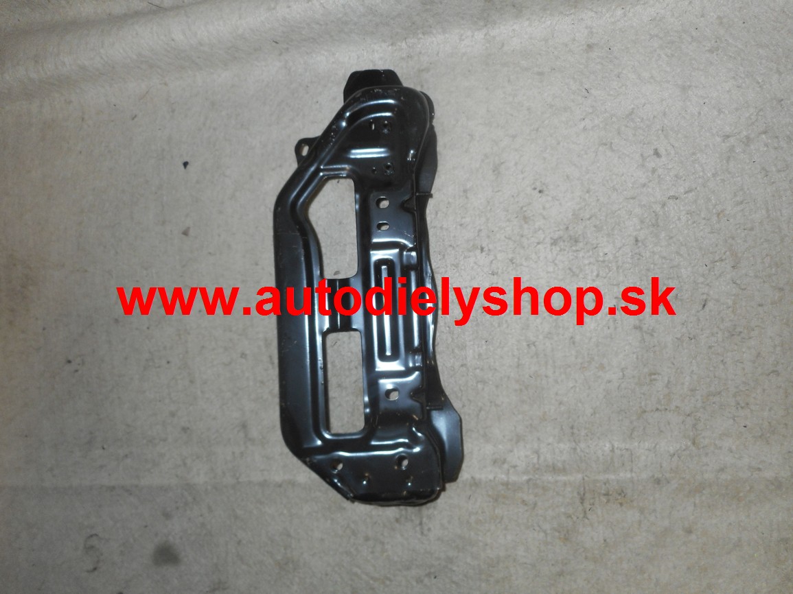 Toyota YARIS 2/06-3/09 držiak predného svetla ľavý 