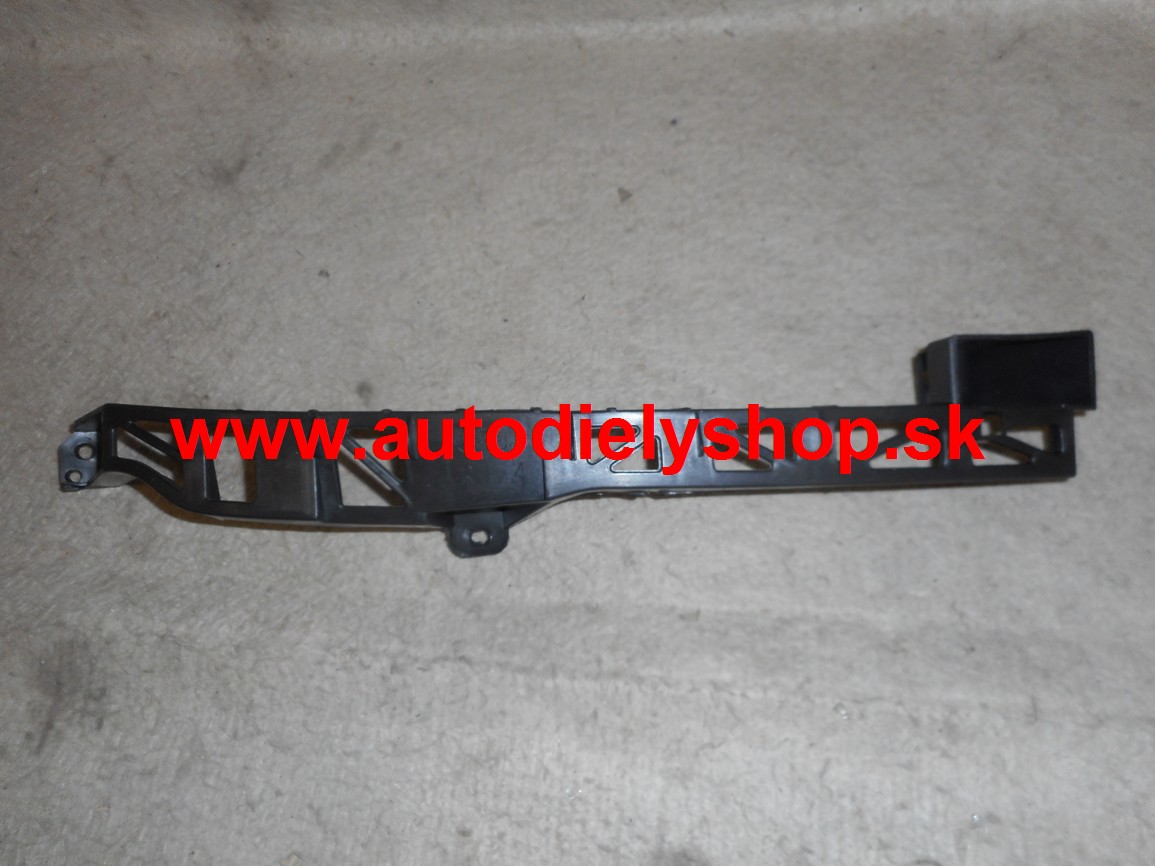Mazda 3 10/03- 6/09 držiak predného nárazníka pravý na sedan
