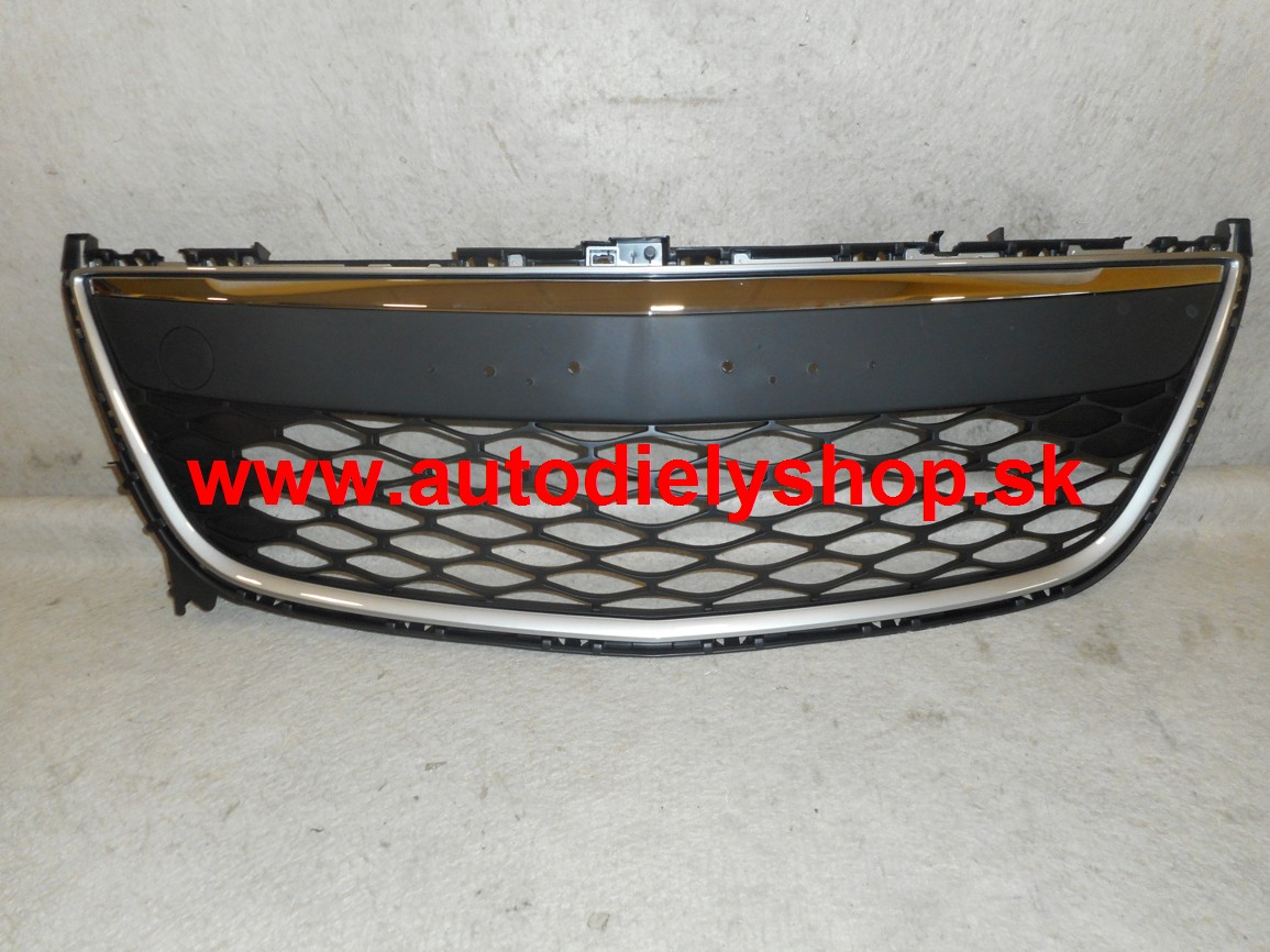 Mazda CX-7 11/2010- Kryt v prednom nárazníku -chrómový