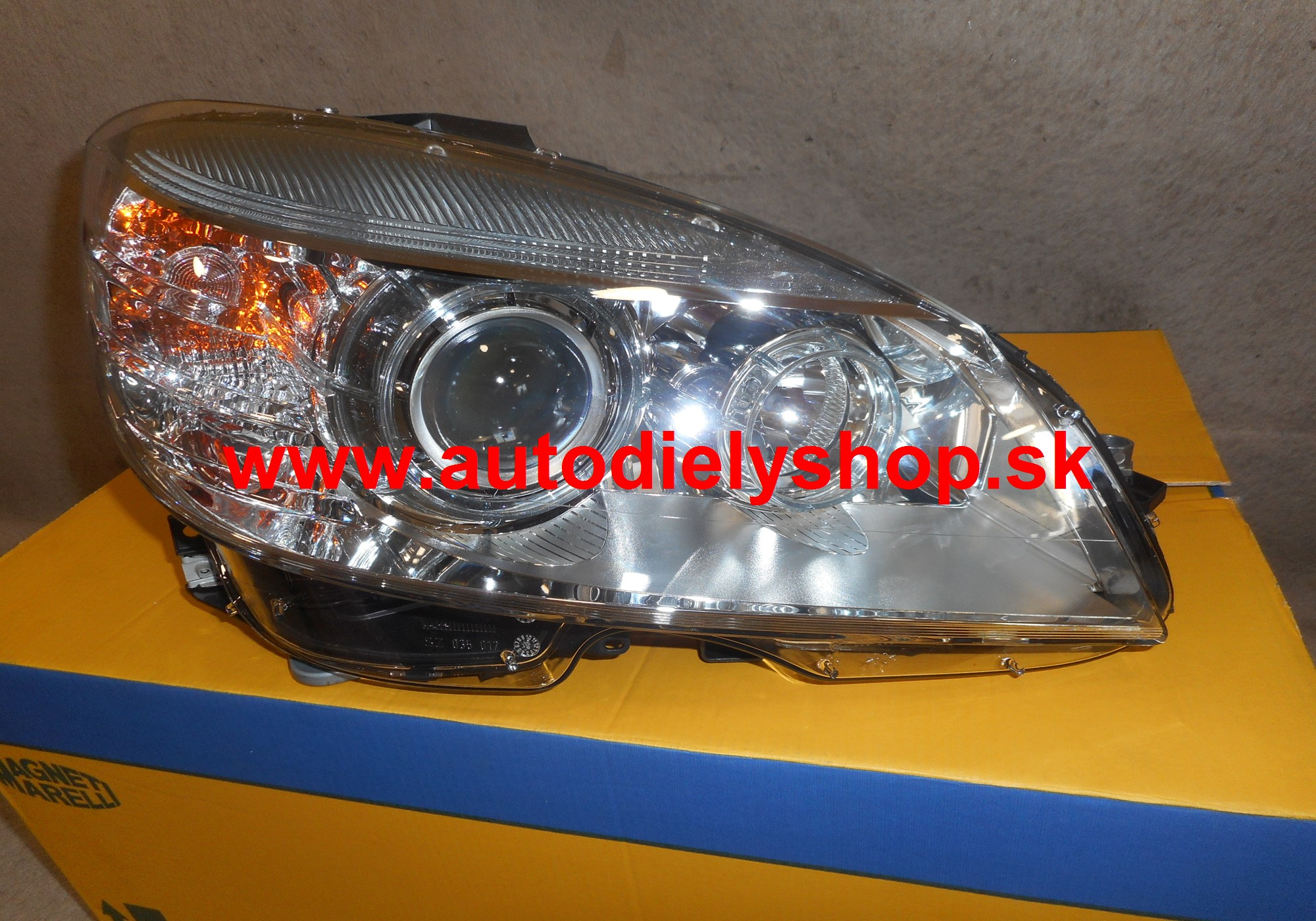 Mercedes W204 "C" 1/2007-9/2011 predné svetlo pravé xenon D1S+H7 ORIGINAL