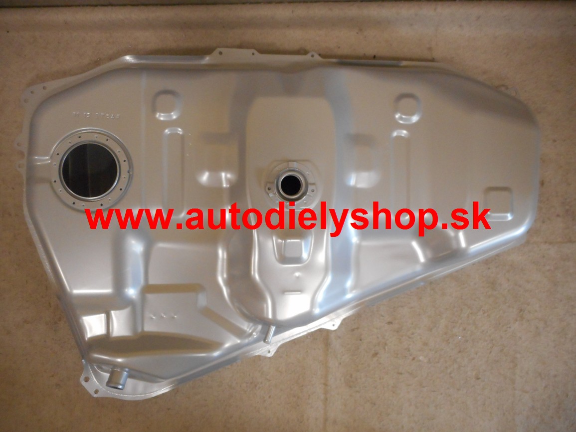 Toyota COROLLA VERSO 4/04-2009   Palivová nádrž