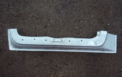 MERCEDES BENZ VITO 12/95-6/03- predné korýtko prahu, pravá strana 