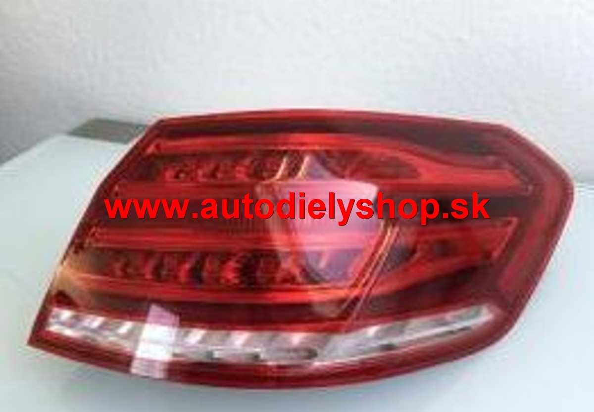 Mercedes W212 "E" 11/2013- zadné svetlo LED vonkajšie pravé pre 4 DVER.