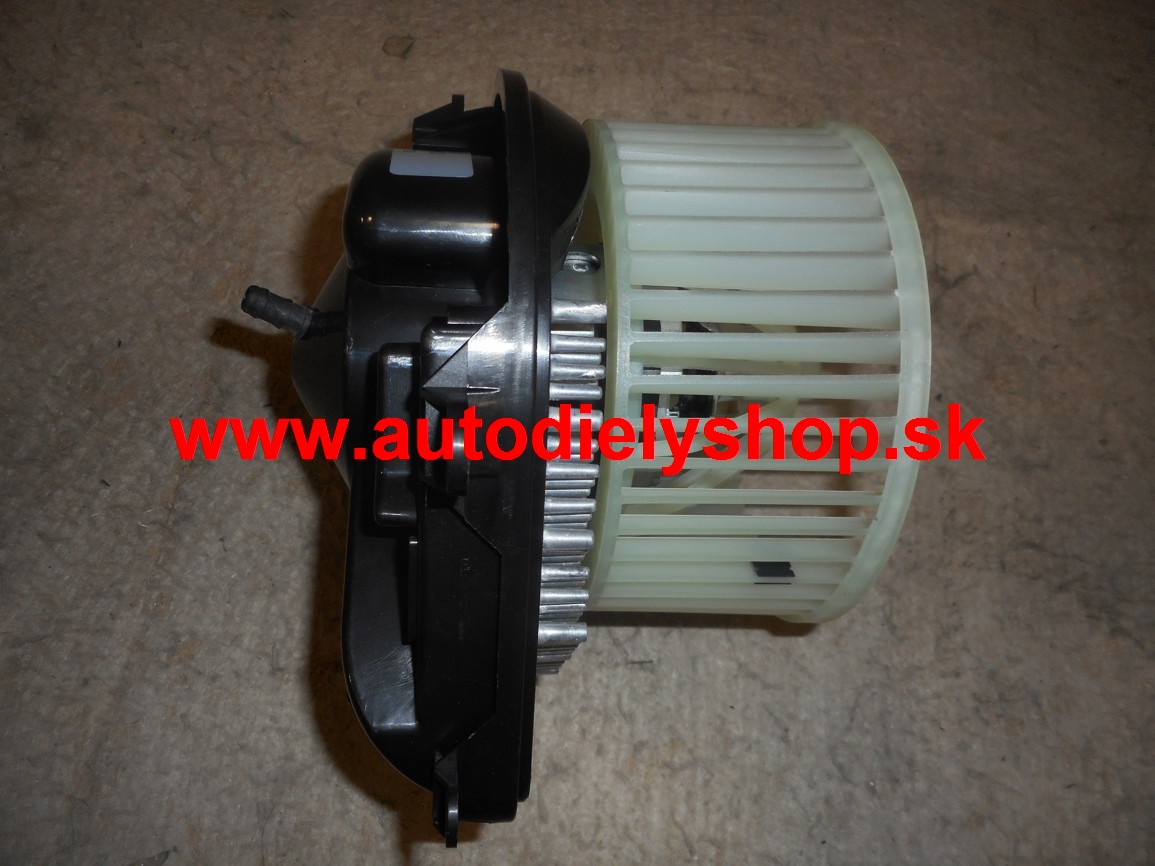 Peugeot 306 3/93-4/97   ventilator kúrenia 