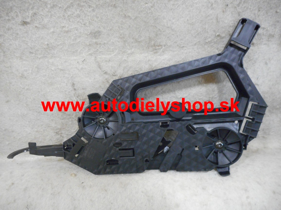 Škoda OCTAVIA II 7/04- Lavý držiak pod predný svetlomet