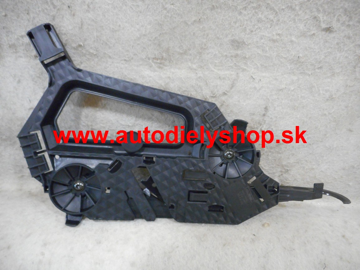 Škoda OCTAVIA II 7/04- Pravý držiak pod predný svetlomet