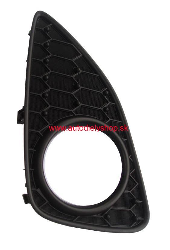 Toyota YARIS 8/2013- kryt nárazníka pravý / s otvorom